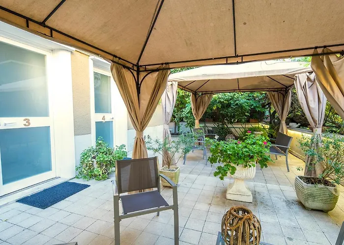 Garden House - Luxury Guest House - Self Check-In Only Roma